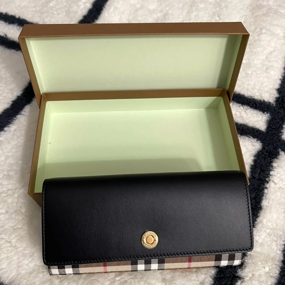 Brand New in box Beautiful BURBERRY Ladies Wallet !!! - Picture 5 of 11